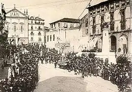 Procession devant le couvent de São Bento de Avé Maria, en 1894, avant la construction de la gare actuelle.