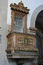Balcon de style néoclassique.