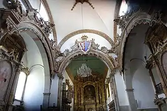 Croisée du transept d'une église baroque.