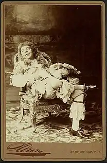 Dans le rôle de Mascarille des Précieuses ridicules de Molière, photographié par Napoléon Sarony en 1888.