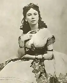 Photographie de Cora Pearl par Eugène Disdéri, v. 1860.