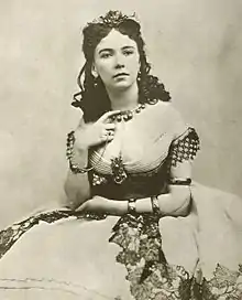 Cora Pearl.