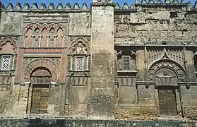 Mur extérieur - À gauche, la Puerta del Espíritu Santo - À droite, la Puerta de San Pedro (5e et 6e portes du mur Ouest).