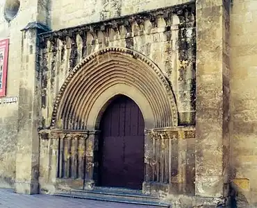 Portail de l'église Saint-Michel.