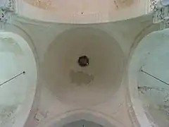 Coupole à la croisée du transept.