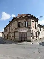 Cormicy - exemple d'architecture de la reconstruction - boucherie Da Rocha place Saint-Vicent