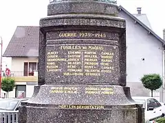 Monument aux morts, face maquis et déportation, guerre 1939-1945.