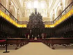 Le chœur des chanoines de la cathédrale, avec les stalles (chef-d'œuvre de Pedro Duque Cornejo (milieu XVIIIe s.).