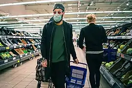 Dans un supermarché (2020).