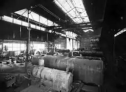 Corpet-Louvet, atelier des chaudières (vers 1930). 0n aperçoit la chaudière de la machine no 1782, destinée au chemin de fer de Ceinture et livrée en 1934.