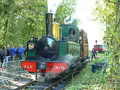 La rame historique du MTVS sur une voie provisoire près de la gare de Saint-Omer-en-Chaussée, le 15 octobre 2011.