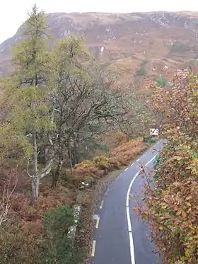 Une route de la péninsule de Corraun en automne.