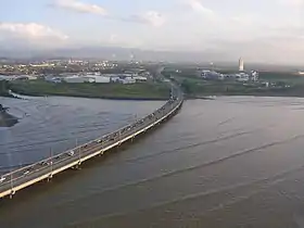 Le Corredor Sur (Corridor Sud). C'est une autoroute payante, un viaduc, qui traverse une partie du golfe de Panama et qui est chargée de décongestionner le trafic dans la partie Sud de la ville. Au Nord se trouve le Corredor Norte (Corridor Nord).