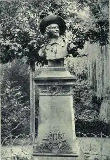 Buste de Cortète de Prades« Monument à Cortete de Prades à Agen », sur À nos grands hommes,« Monument à Cortete de Prades à Agen », sur e-monumen