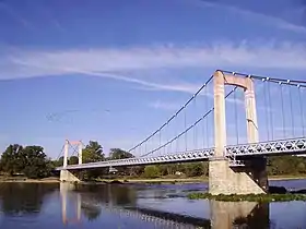 Le pont en 2013 et un vol de grues.