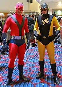 Cosplay de Giant-Man (à gauche) et Pourpoint-jaune (à droite), deux célèbres costumes de Hank Pym.