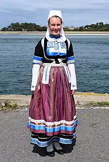 Costume de cérémonie de la fin du dix neuvième siècle.