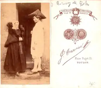 Personnages en costume traditionnel (recto et verso, vers 1875-1880).