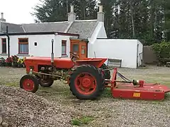 Girobroyeur tracté pour l'entretien du couvert végétal.