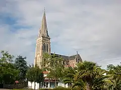 Église Saint-Symphorien (centre-bourg).