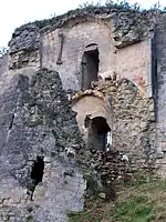 Tour effondrée sur le flanc ouest.