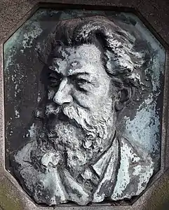 Auguste Coudereau, médaillon en bronze, Paris, cimetière du Montparnasse.