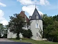 Le château de Chardeuil et sa tour sud-est.