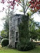 Ancienne tour sud-ouest du château de Chardeuil.