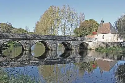 Pont sur la Loue à Coulaures.