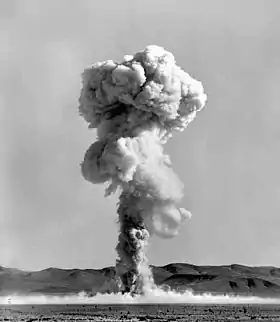 Champignon atomique consécutif à l'explosion de Coulomb-C.