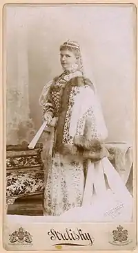 Description de l'image Countess Irma Sztáray in Hungarian costume.jpg.