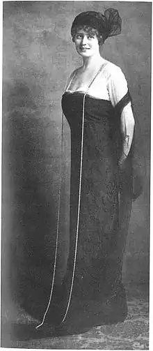 Une jeune comtesse de Schönborn posant pour une photo artistique.