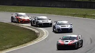 Lutte à quatre pour la première place lors de la première course du FFSA GT - GT4 France.