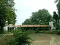 Passerelle en bois de Coupvray, au-dessus du canal.