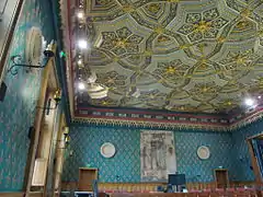 Cour d'Assises reconstituée avec son plafond à caissons de la Renaissance.
