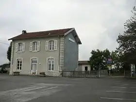 Cour de la gare d'Avoudrey.