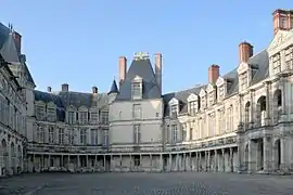 Cour ovale du château de Fontainebleau (1527).