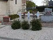 Carré militaire dans le cimetière.
