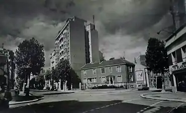 Carrefour de l'avenue de la République.Milieu des années 1950.