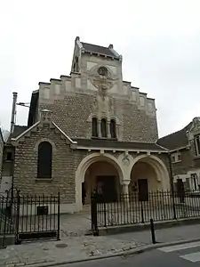 Église Saint-Maurice de Bécon-les-Bruyères.