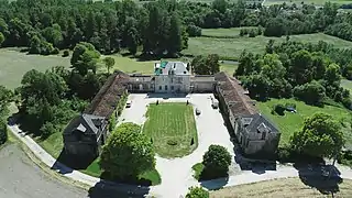 Vue aérienne depuis le nord-est.