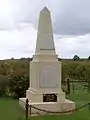 Le monument aux morts face à la mairie (oct. 2012)