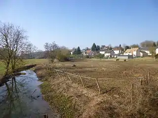 Le Four à Chauxà côté du ru du Petit Moulin.