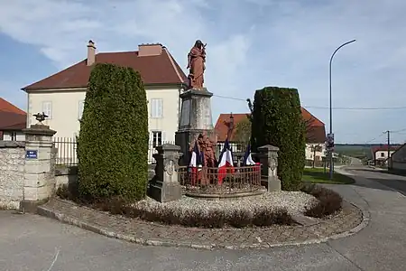 La France Victorieuse (d) et Poilu blessé (monument aux morts)