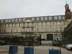 Lycée hôtelier et tour carrée de la Bibliothèque