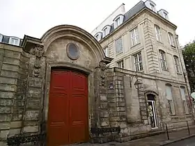 Façade sur rue.