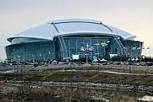 Description de l'image Cowboys Stadium exterior, 2010 NBA All-Star Game.jpg.