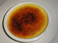 Crème brûlée à la vanille.