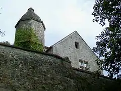 Maison La Corandon du XVe siècle, chemin de la Poterne, derrière le rempart sud.