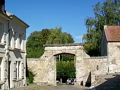 La porte Sainte-Agathe, du nom d'une ancienne paroisse dans ce quartier, rue Goland (remparts sud).